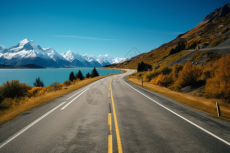 湖泊和道路宏伟山路高清图片