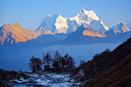 雪山巅峰背景图片