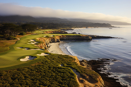 海边美丽的高尔夫球场图片