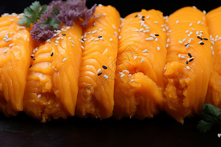 新鲜制作的海胆寿司图片