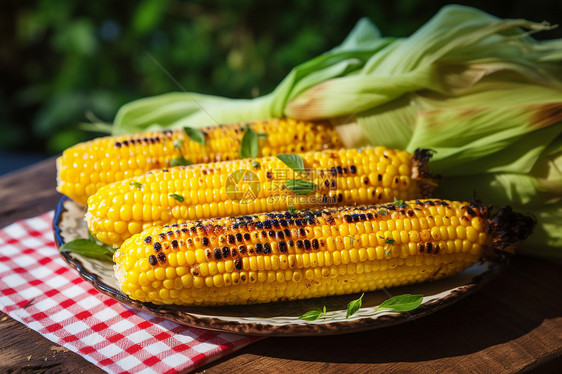 夏季烤玉米图片