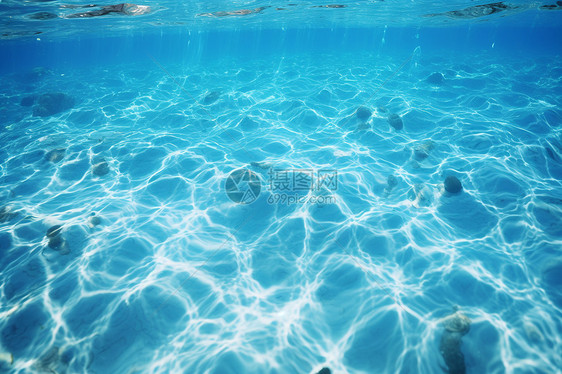 蔚蓝的泳池图片