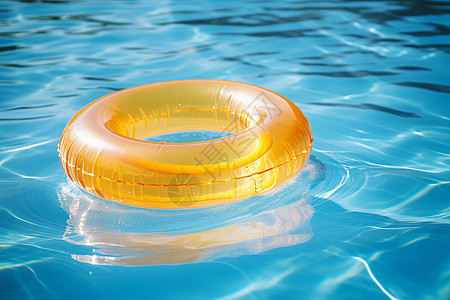 黄色泳圈浮动在泳池里图片