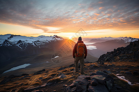 山顶的登山男性图片