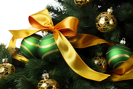 圣诞树上的黄丝带背景图片