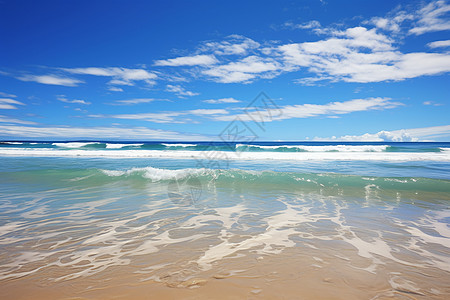 海浪冲刷着沙滩图片