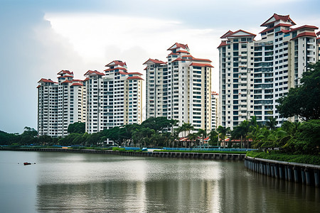 城市天际线与水景图片