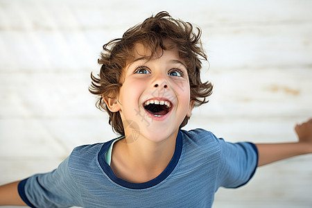 幸福的小男孩背景图片