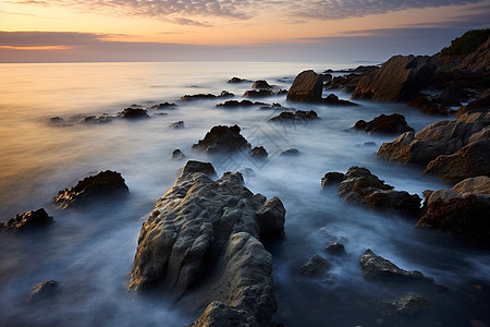 海岸边的岩石图片