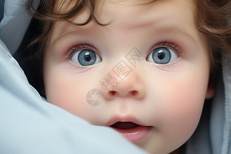 蓝色眼睛的孩子高清图片