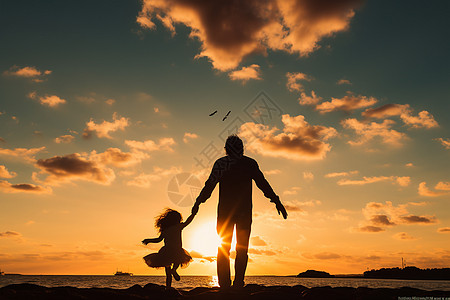 夕阳下父女剪影夕阳沙滩上牵手的父女背景