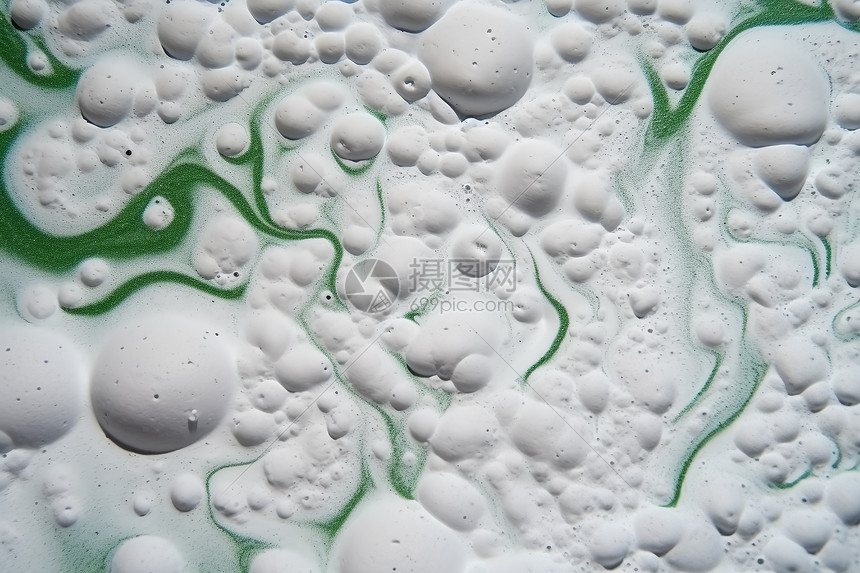 绿色液体中的泡沫图片