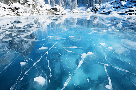冰湖山水中的冰雪覆盖图片
