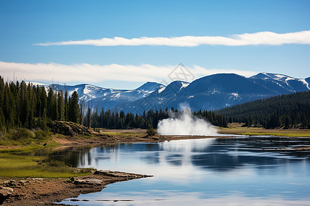 山间温泉山间湖泊中的水蒸气背景