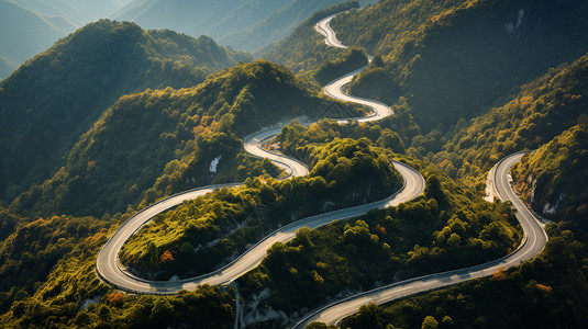 山脉上绵延的山路图片