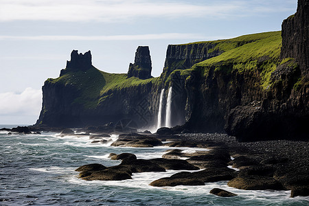 冰岛山崖上的瀑布图片