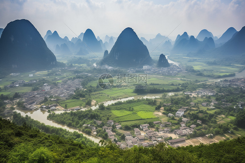 山谷中的建筑物图片