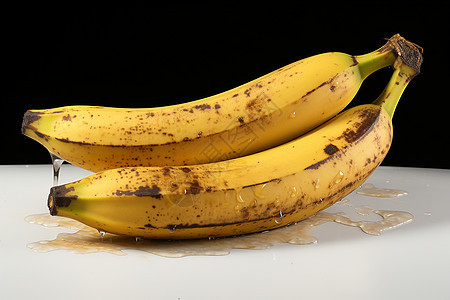 香蕉在黑色背景上图片
