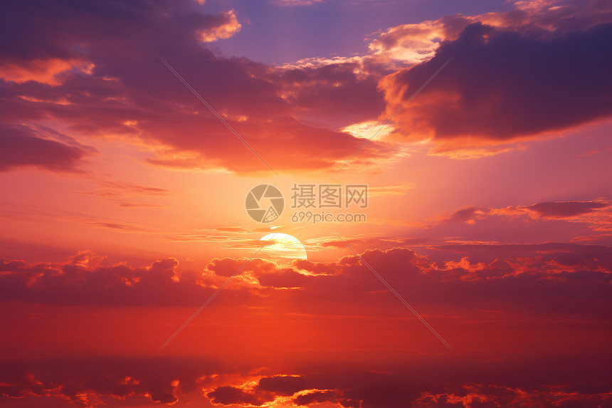 夕阳下的云层图片