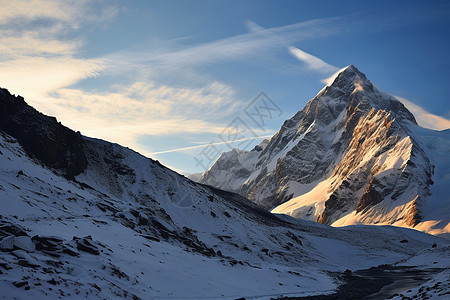 太阳照在雪山上图片