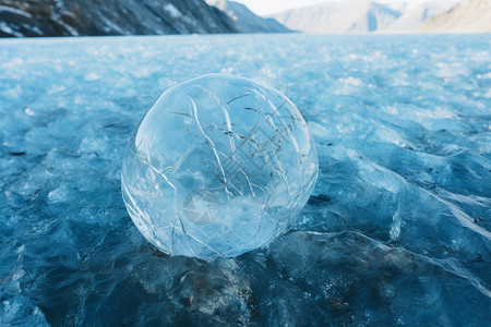 冰川上的冰球图片