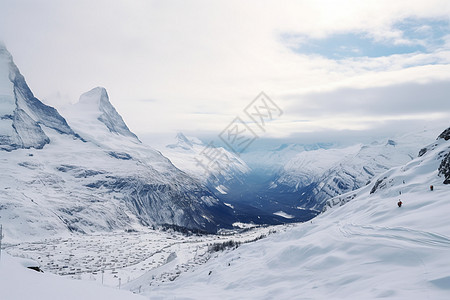 冬季雪山的美丽景观图片