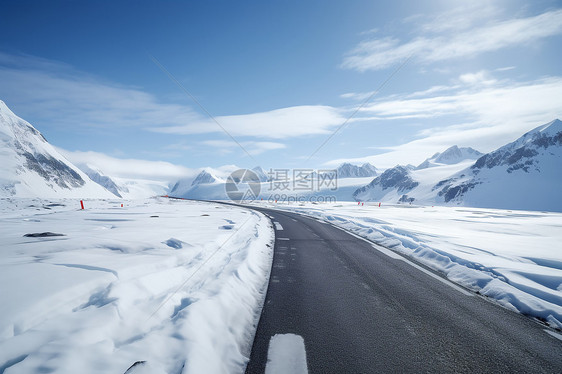 冰山边的公路图片