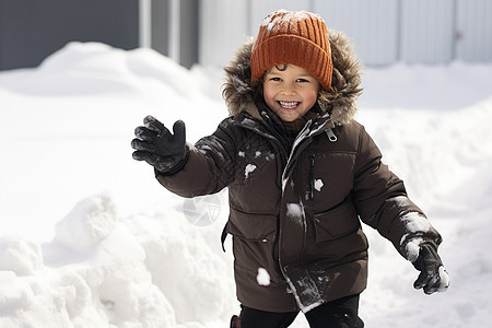 小男孩在雪地里打雪仗图片