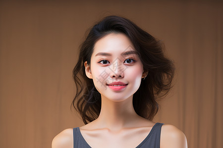 光彩照人的年轻亚洲女性背景图片