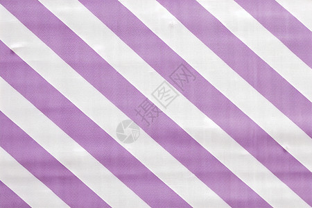 紫白相间的古典花纹布料图片