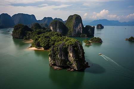 宁静的峡谷风景图片