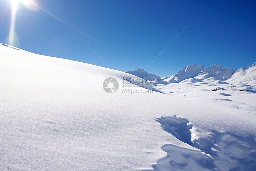 一片白茫茫的雪景图片