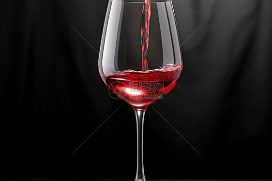 玻璃杯子中可口的红酒图片