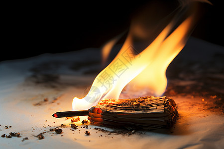 燃烧木材上的火焰图片