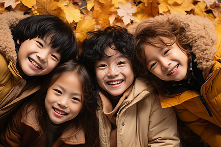 秋季笑容灿烂的孩子们图片