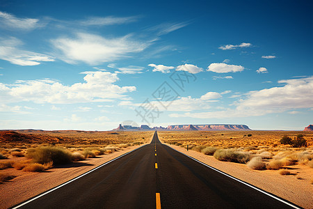 公路穿过沙漠图片