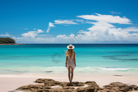 海滩背影海边旅游的女人背景