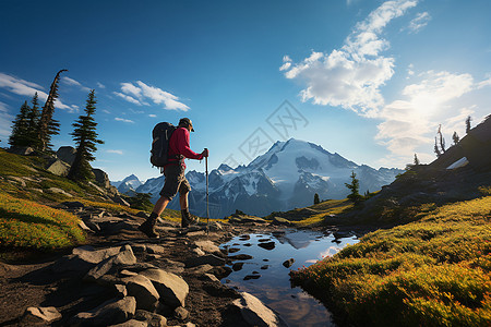 山中爱好徒步的男子背景