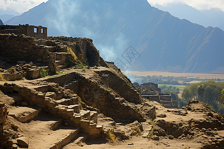 神秘的山间古代文明遗迹高清图片