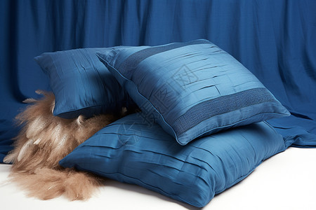 猫睡觉叠放的枕头背景