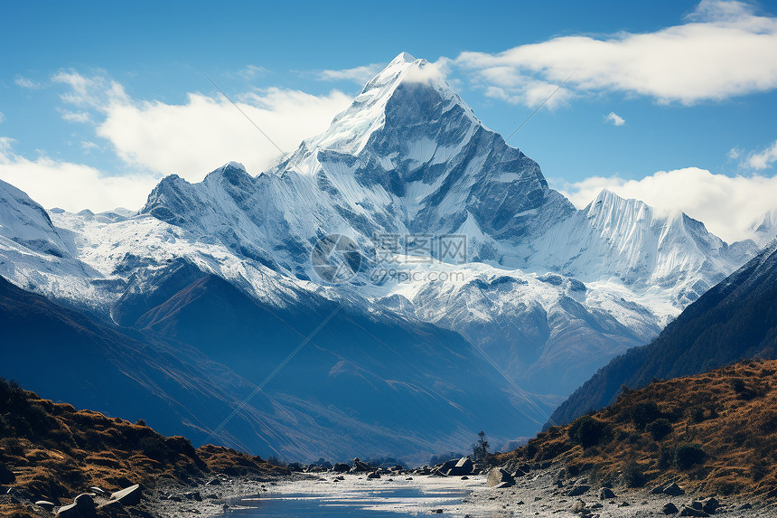 蓝天白云间的喜马拉雅山脉图片