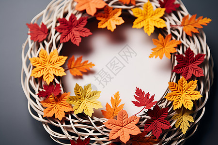 秋天手工制作的叶子花环图片