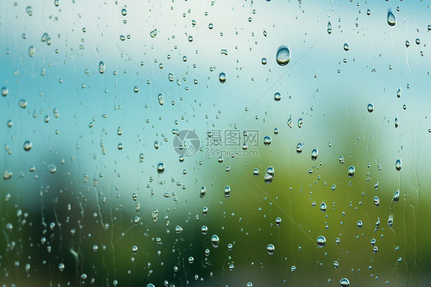 雨中玻璃上的水珠图片
