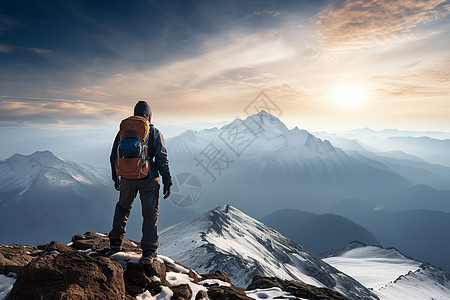 攀登山顶观景风景高清图片