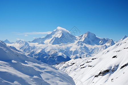 蓝天下的雪山图片