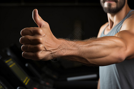 锻炼强壮健身者举起大拇指背景