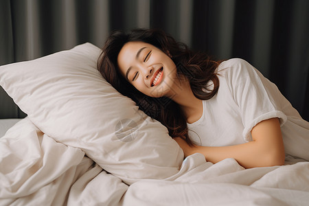 开心微笑的女人图片