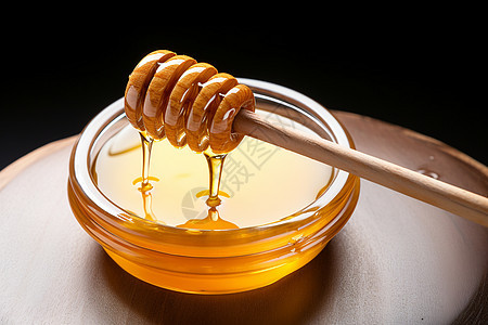 在碗里的蜂蜜匙图片