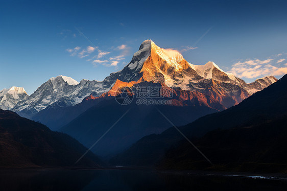 清晨美丽的山景图片