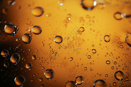 啤酒背景上的水滴图片